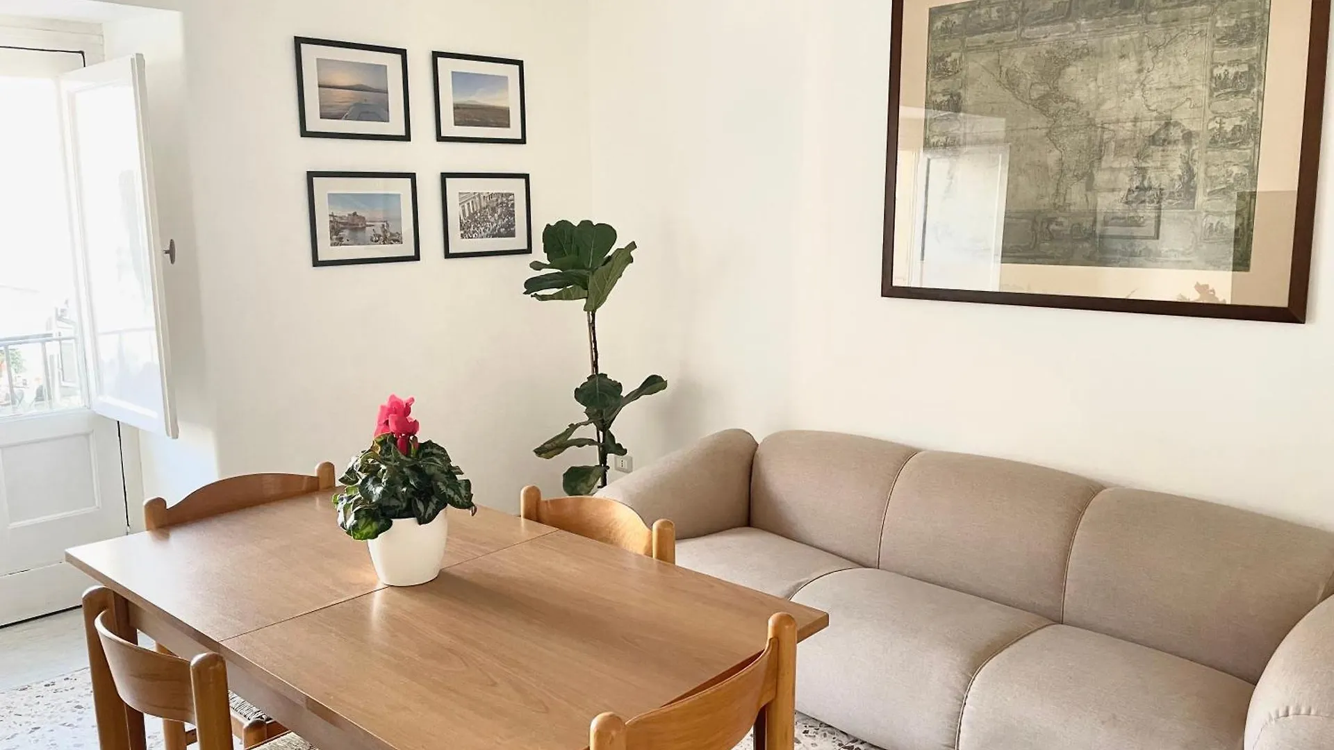 Lorenzo'S House Catania City Centre - Comfortable Large Apartment With 2 Bedrooms And 2 Baths, Close To Trains, Metro And Bus Station