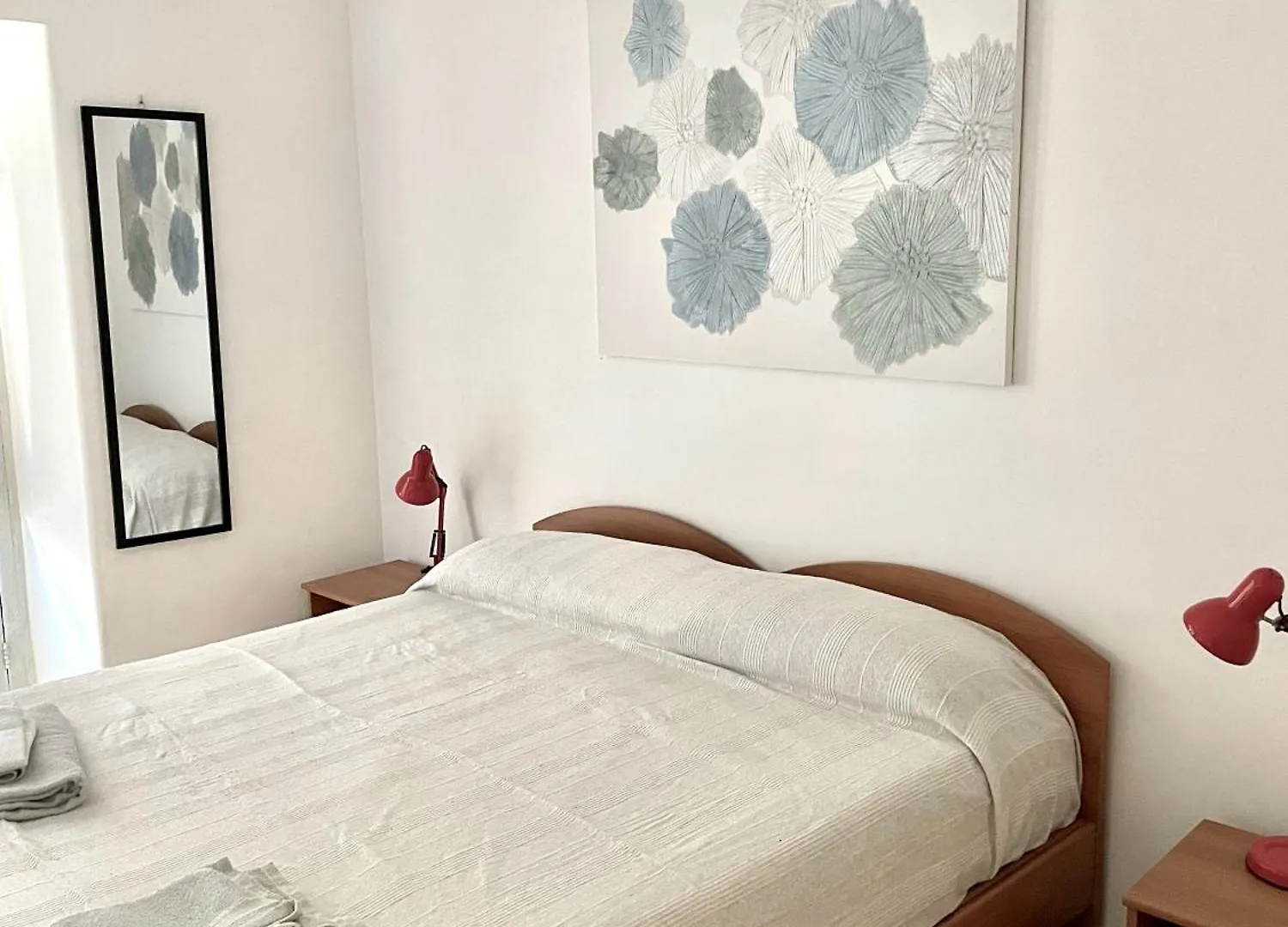 Lorenzo'S House Catania City Centre - Comfortable Large Apartment With 2 Bedrooms And 2 Baths, Close To Trains, Metro And Bus Station